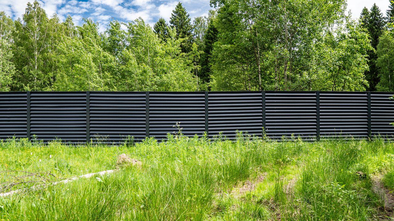 Производство и монтаж забора жалюзи под ключ 3400 метров для коттеджного поселка Nordic Park